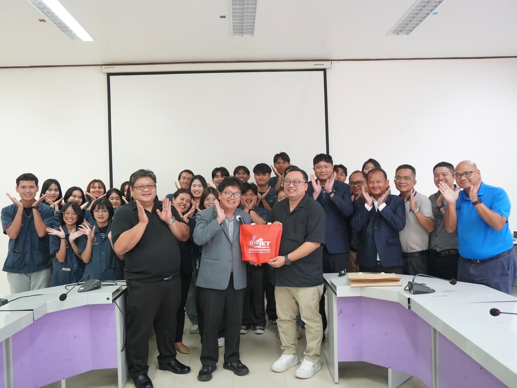 ต้อนรับคณาจารย์และนักศึกษา ภาควิชาวิศวกรรมอุตสาหการและการจัดการ คณะวิศวกรรมศาสตร์และเทคโนโลยีอุตสาหกรรม มหาวิทยาลัยศิลปากร จ.นครปฐม